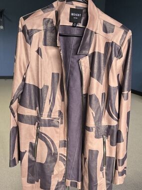 Stylish Insight NY Tan & Brown Abstract Print Long Jacket w/gold zipper details✨